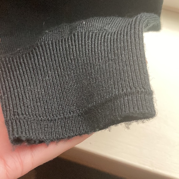 Banana Republic 100% Merino Wool Seamless V Neck Sweater Black - Picture 7 of 7